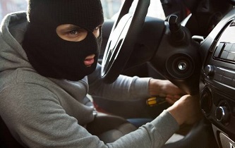 دستگیری سارق داخل خودرو در شاهين شهر