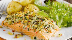 سالاد ماهی و سیب زمینی داغ؛ پیش غذایی پر فسفر