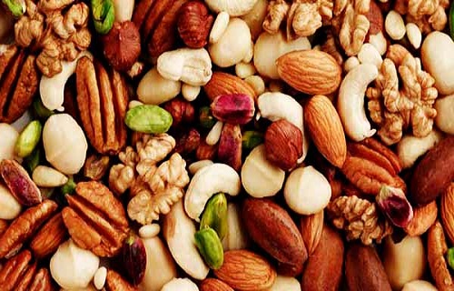 خوراکی&zwnj;های شب یلدا/ از خواص آجیل برای سلامتی غافل نشوید