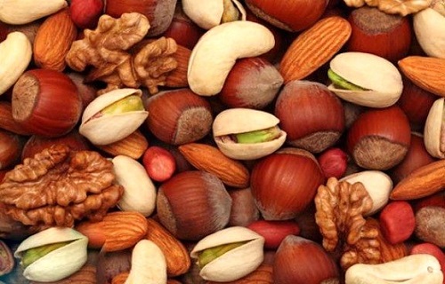خوراکی&zwnj;های شب یلدا/ از خواص آجیل برای سلامتی غافل نشوید