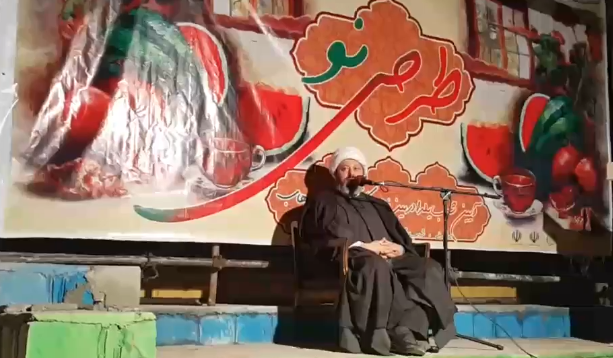 آوازخوانی یک روحانی در مراسم شب یلدا