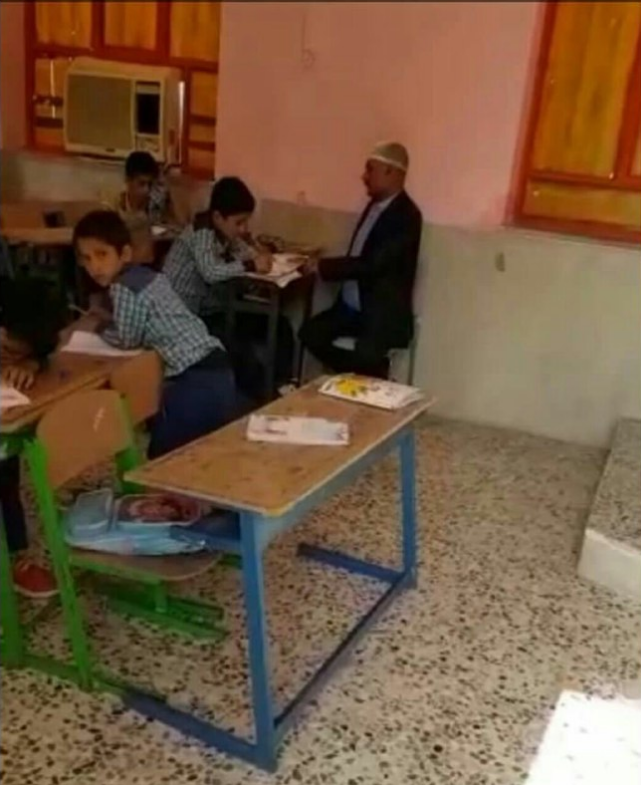 معلم وظیف شناسی که با وجود مخالفت پزشکان خود را به کلاس درس رساند