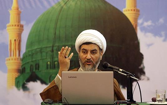دنیا طلبی لذت عبادت را از بین می‌برد/سستی در عبادت یکی از آفات تعالی انسان در فرهنگ اسلامی است