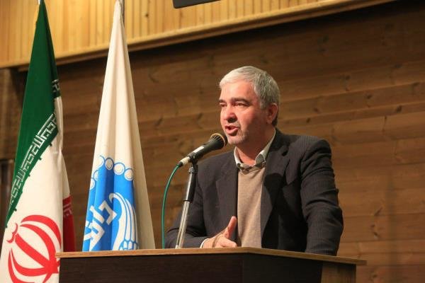 کاربردی کردن پژوهش ها در جامعه مورد توجه قرار گیرد