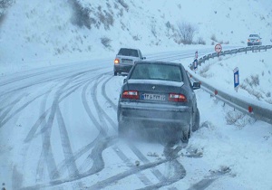 بارش برف و باران در استان کرمانشاه/آبگرفتگی معابر عمومی