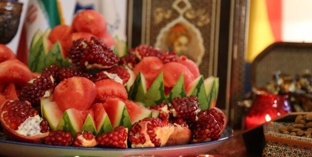 هندوانه و انار بهترین خوراکی&zwnj;های یلدا/ شب یلدا چه بخوریم، چه نخوریم؟