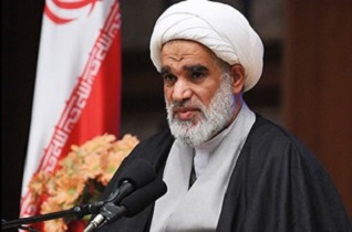 شهدا با نثار خون پاک‌شان به جامعه حیات تازه‌ای می‌بخشند