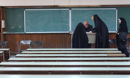 برخی اساتید هنوز نحوه تعامل با دانشجو را نمی&zwnj;دانند / فنون معلمی جدای از محقق بودن است