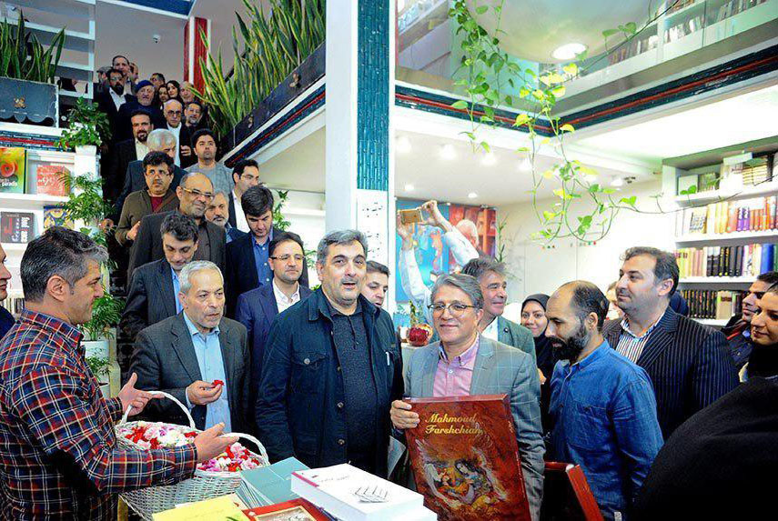 تضعیف کتابخوانی در هفته کتاب با اخذ هزینه ورود به باغ کتاب تضعیف کتابخوانی در هفته کتاب با اخذ هزینه ورود به باغ کتاب