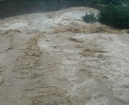 تلاش برای پیدا شدن مفقودان خودروی سقوط شده به داخل رودخانه چپر فومن