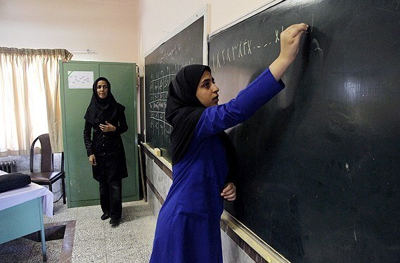 تقویت تربیت نیروی انسانی در حوزه مشاوره / تکمیل ظرفیت آزمون استخدامی به ما ابلاغ نشده است