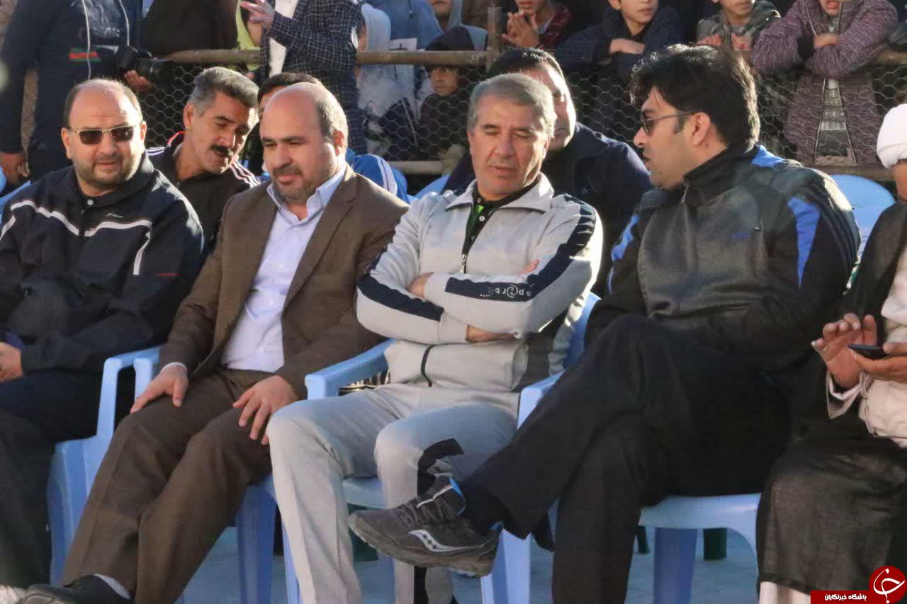 پیاده روی خانوادگی در انار از دریچه دوربین
