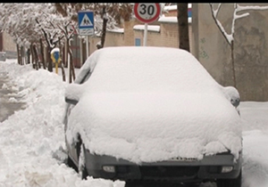 زمستانی شدن چهره شهرستان بوئین میاندشت با بارش برف