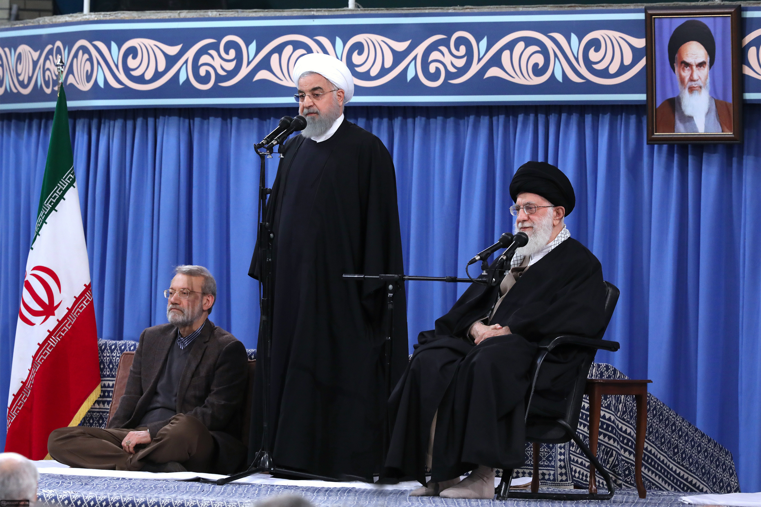 ملت ایران از تهدید قدرت&zwnj;ها، تکفیر و ظلم هراسی ندارد/ امروز بعد از گذشت قرن ها باز هم تحریم  وتکفیر در کنار هم قرار گرفته است