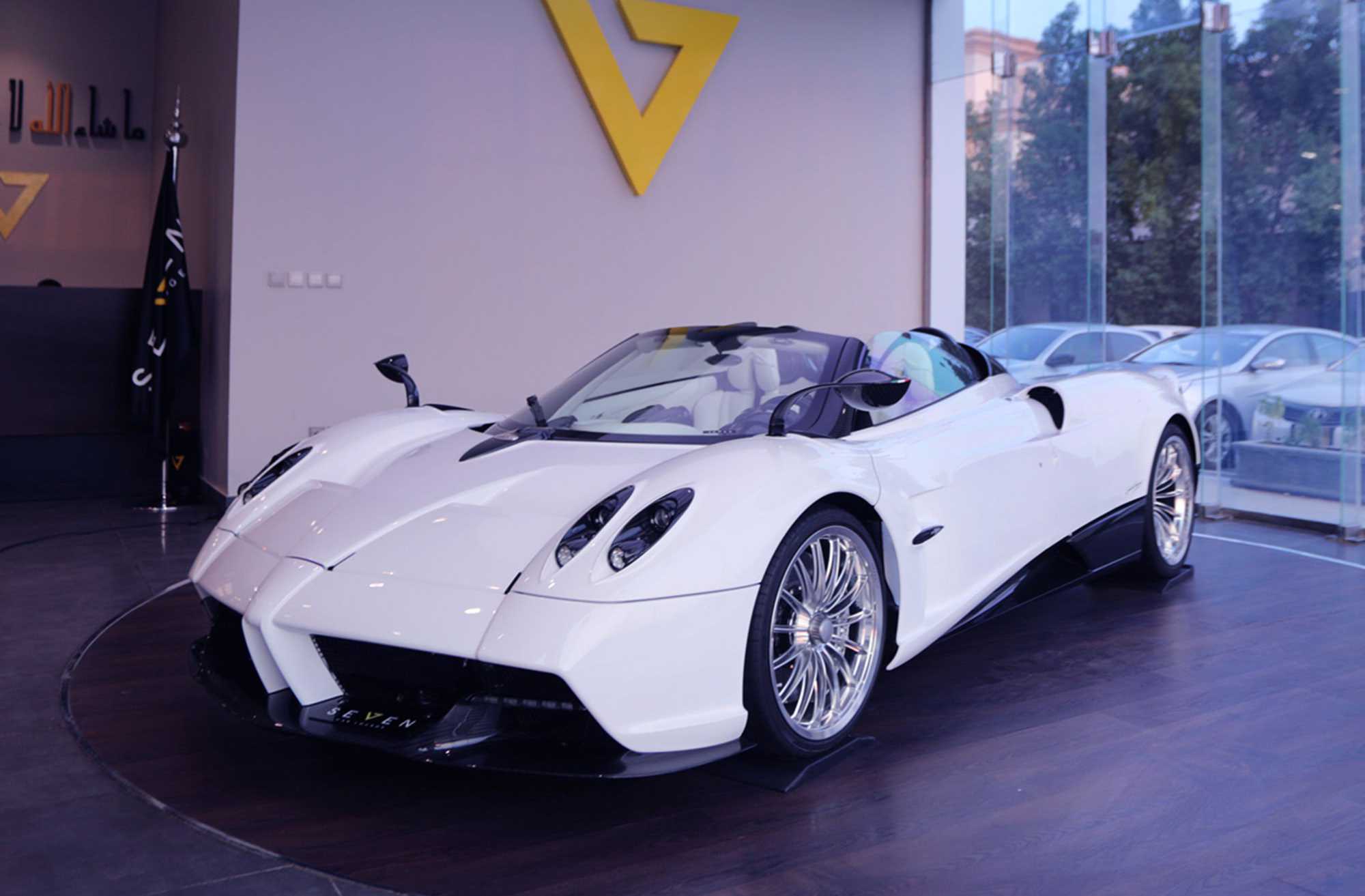 اولین Huayra Roadster به فروش می&zwnj;رسد +تصاویر