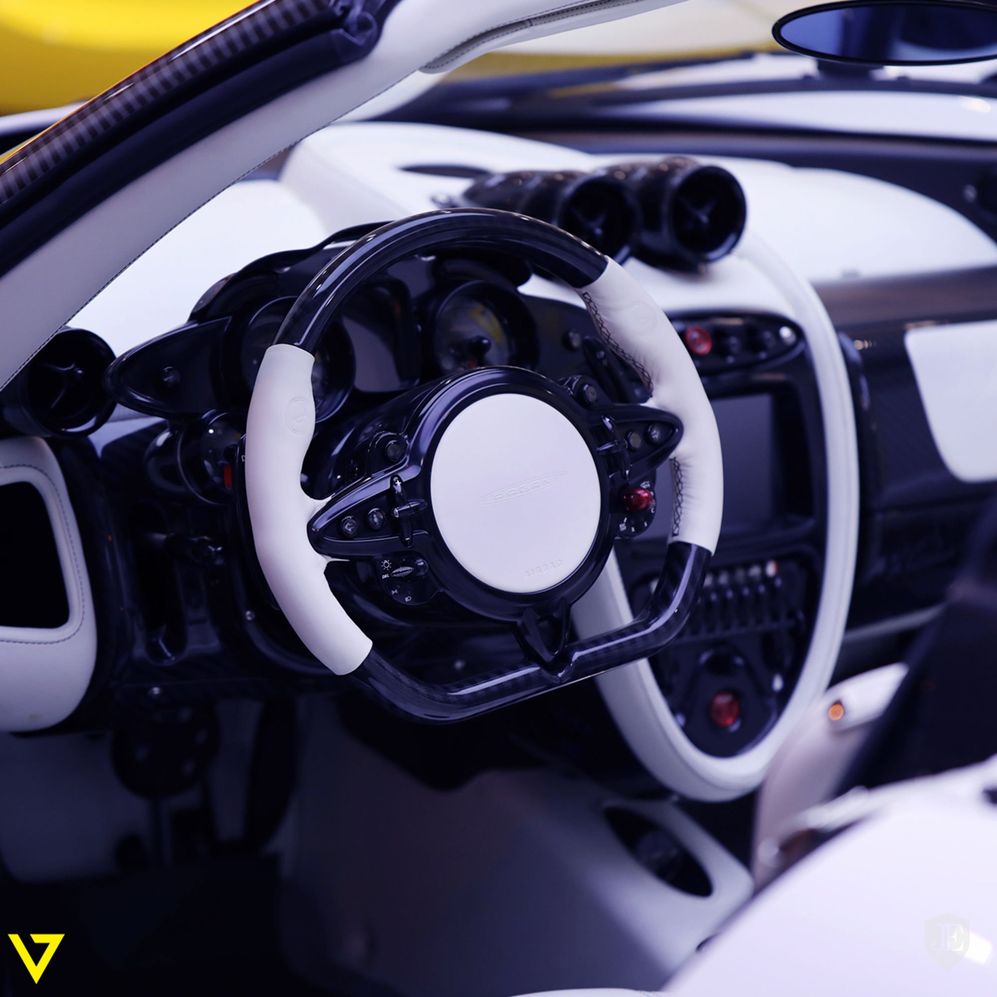 اولین Huayra Roadster به فروش می&zwnj;رسد +تصاویر
