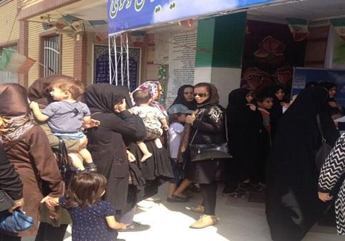 پزشکانی که برای تسکین درد محرومان و نیازمندان بسیج شده اند/ مشق عشق با ویزیت رایگان در هفته بسیج
