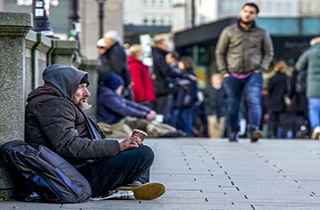 استفاده از ترفند شعبده‌بازی برای کمک به نیازمندان + فیلم