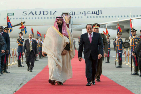 استقبال السیسی از بن سلمان در فروگاه قاهره