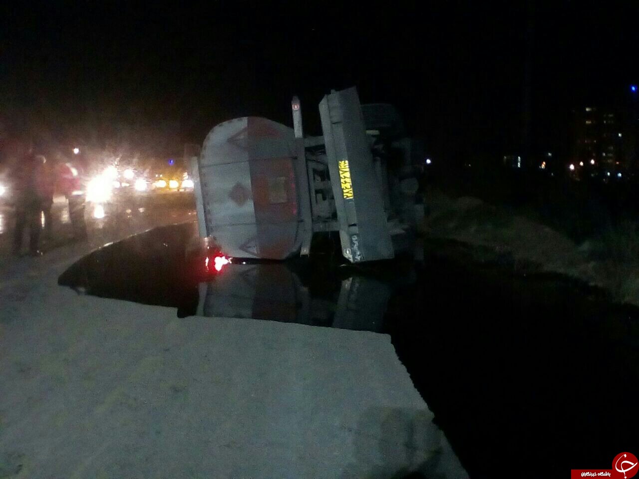 واژگونی تانکر حامل نفت کوره در کمربندی دراک