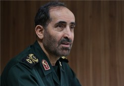بسیجی نباید جناحی عمل کند