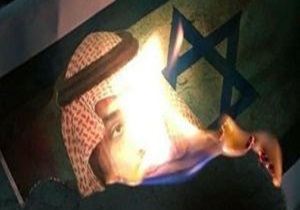 آتش زدن عکس محمد بن سلمان از سوی مردم بحرین+