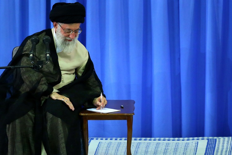 یادداشت رهبر معظم انقلاب درخصوص فیلم و سریال تلویزیونی رونمایی شد