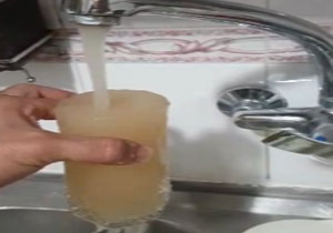 آب شرب گل‌آلود در اهواز + فیلم