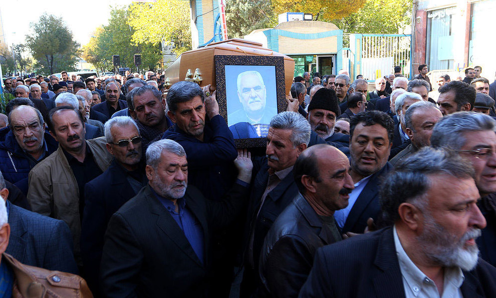 هتک حرمت به مادران شهدا در پی #تدفین_رانتی +تصاویر