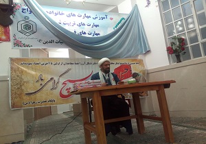 با بصیرت افزایی پشتیبان ولایت و رهبری باشید