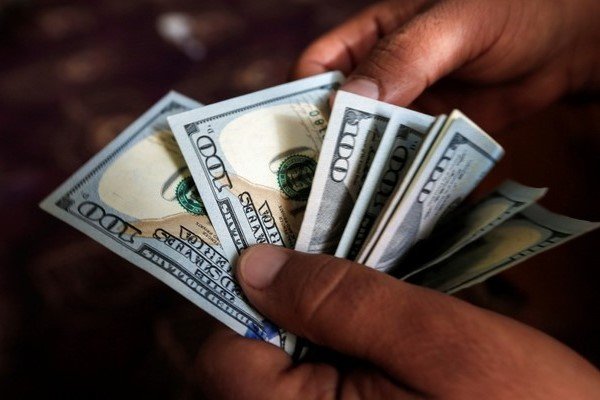 احتمال تداوم کاهش نرخ ارز/آیا کاهش قیمت دلار در بازار دستوری است؟