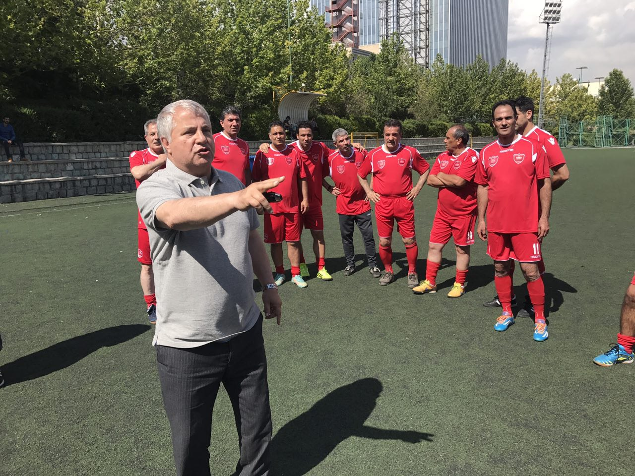 پیشنهاد پیشکسوت ها برای خرید پرسپولیس به مجلس رسید