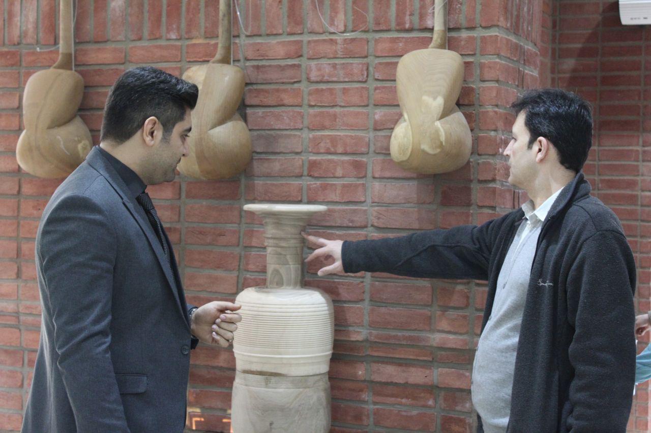 نمایشگاهی با ارائه و فروش ساز برای هنرجویان