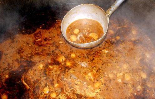 آیین پخت آبگوشت امام حسینی کرمان ثبت ملی شد