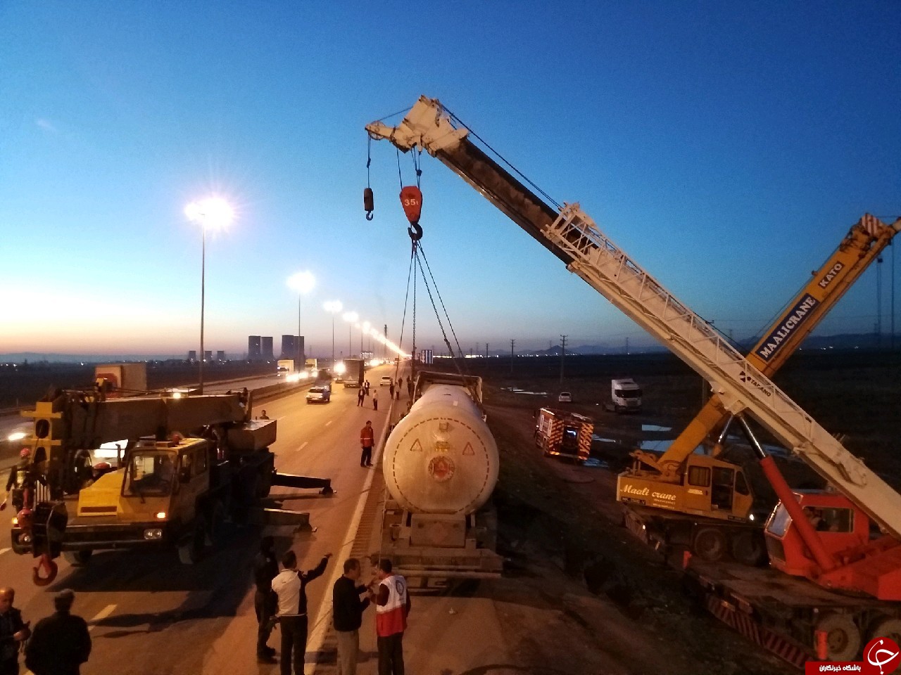 رفع خطر از تریلی حامل گاز آمونیاک&nbsp;در قزوین&nbsp;