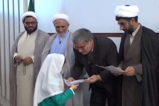 تجلیل از نفرات برتر جشنواره گلهای محمدی و فاطمی در تفرش تجلیل از نفرات برتر جشنواره گلهای محمدی و فاطمی در تفرش