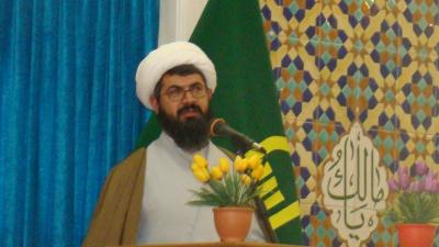 تفکر بسیجی همه را در یک خط قرار می‌دهد