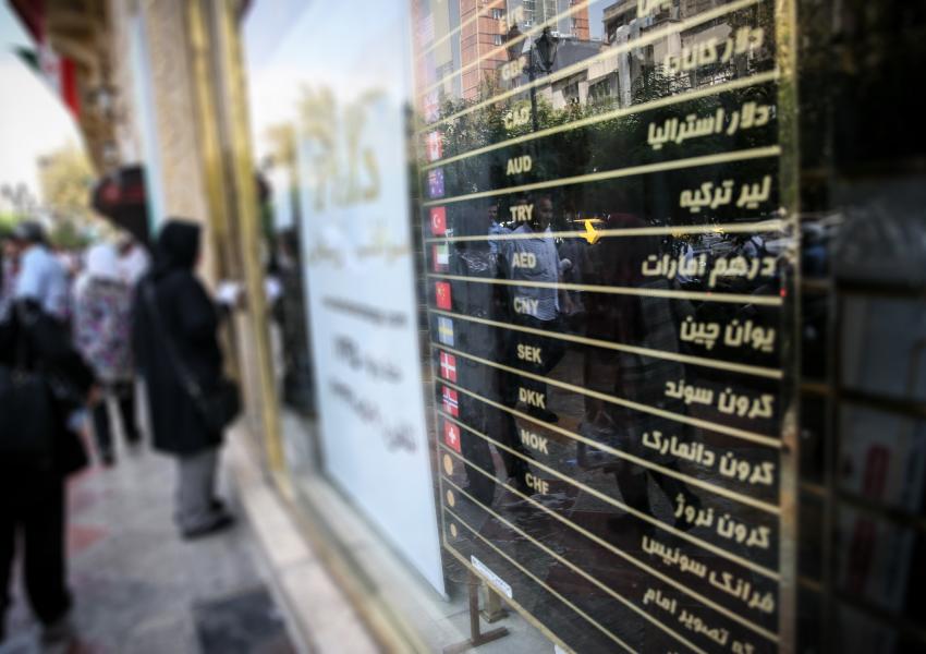 انتظار دلار 9 هزار تومانی در آینده نزدیک/کاهش نرخ دلار ادامه دارد