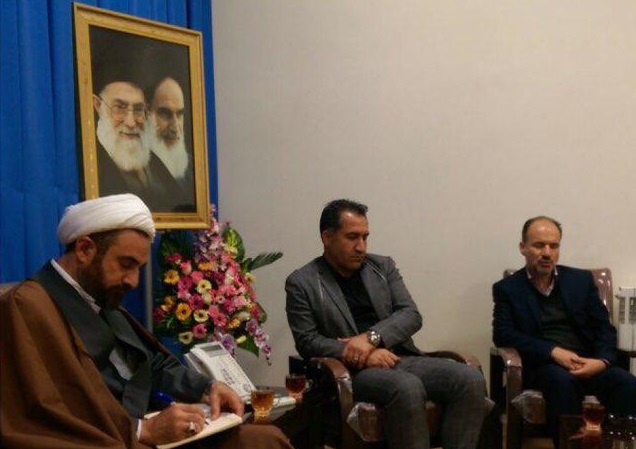 شهردار و مسئولان شهرداری با امام جمعه ایلام دیدار کردند+عکس