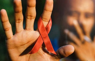 هفته ی ایدز با شعار"برای آگاهی از سلامت خود، من هم آزمایش HIV  می دهم " در اصفهان
