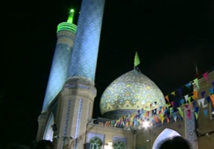 لحظه حمله راننده عصبانی به اتوبوس حامل کودکان ایتالیایی/ اتفاق بامزه برای یک تماشاچی در برنامه نوروزی احسان علیخانی/ لحظه تحویل سال در کنار معتکفین + فیلم