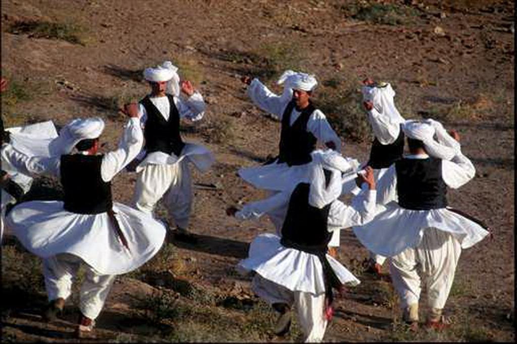 برگزاری آیین سنتی بی بی گرد در گناباد