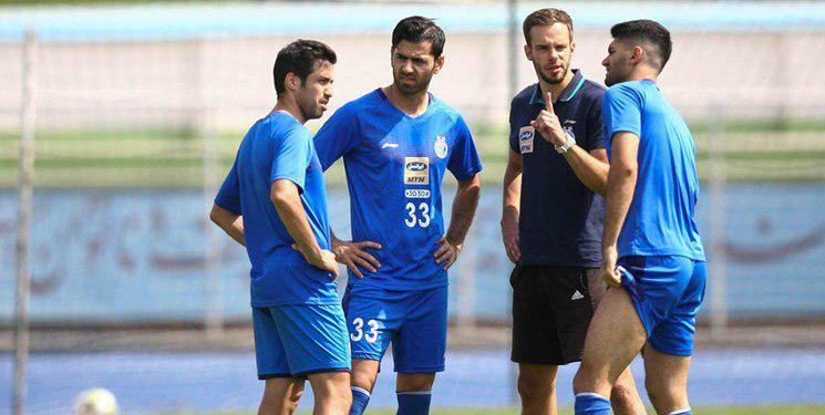 کری خوانی مربی استقلال برای هواداران پرسپولیس