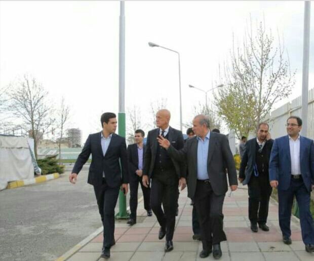 کاشت درخت به نام اسطوره داوری جهان