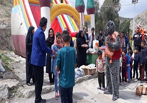 حضور کاروان مهربانی در جمع کودکان سیل‌زده‌ی معمولان