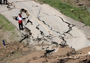 مسدود شدن راه ارتباطی ۲ روستای بروجرد بر اثر رانش زمین