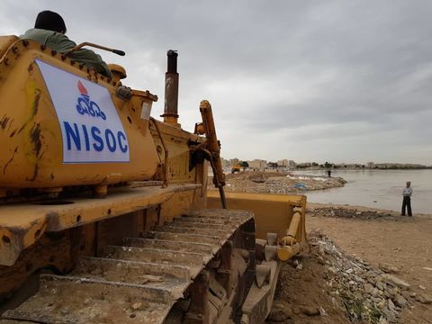 اعزام ۶۴ دستگاه ماشین آلات شرکت نفت خیز جنوب به خوزستان