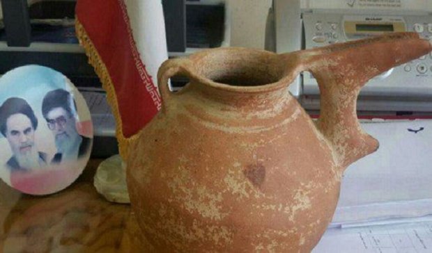 پیدا شدن چند خمره تاریخی بر اثر شدت بارندگی&zwnj;های ایلام