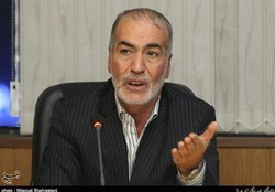 به جز امام راحل و مقام معظم&nbsp;رهبری کمتر کسی قدردان واقعی مردم کشور بوده است/ مسئولان زمانی که به قدرت می&zwnj;رسند مردم را فراموش می&zwnj;کنند/ مسئولان شعار&zwnj;های اقتصادی را به عمل تبدیل نکردند