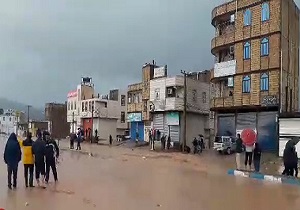 هجوم سیل به سمت منازل مسکونی در خرم‌آباد + فیلم